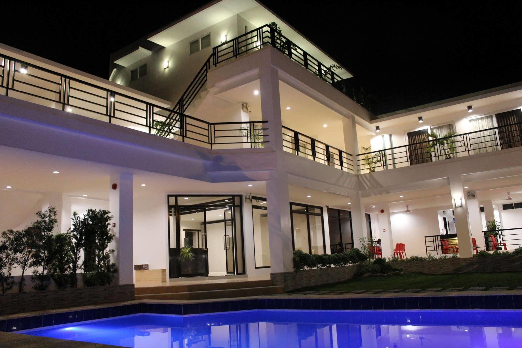 Be-Ing Suites Davao City Esterno foto